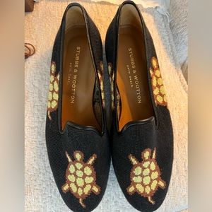 Stubbs & Wootton women’s needlepoint loafer, Manet navy with turtle. Size 8.